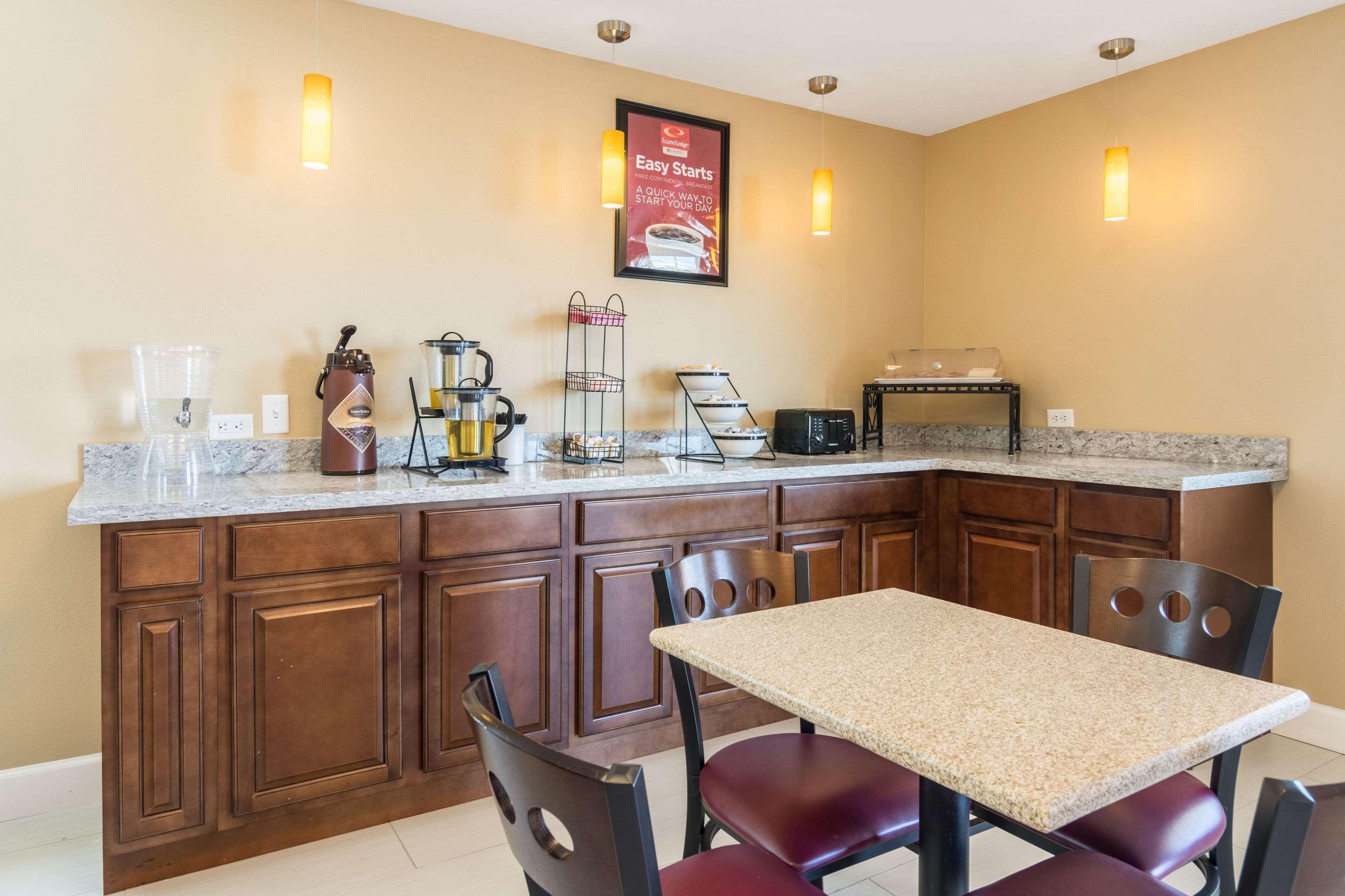 Econo Lodge Inn & Suites North Little Rock Near Riverfront Екстериор снимка